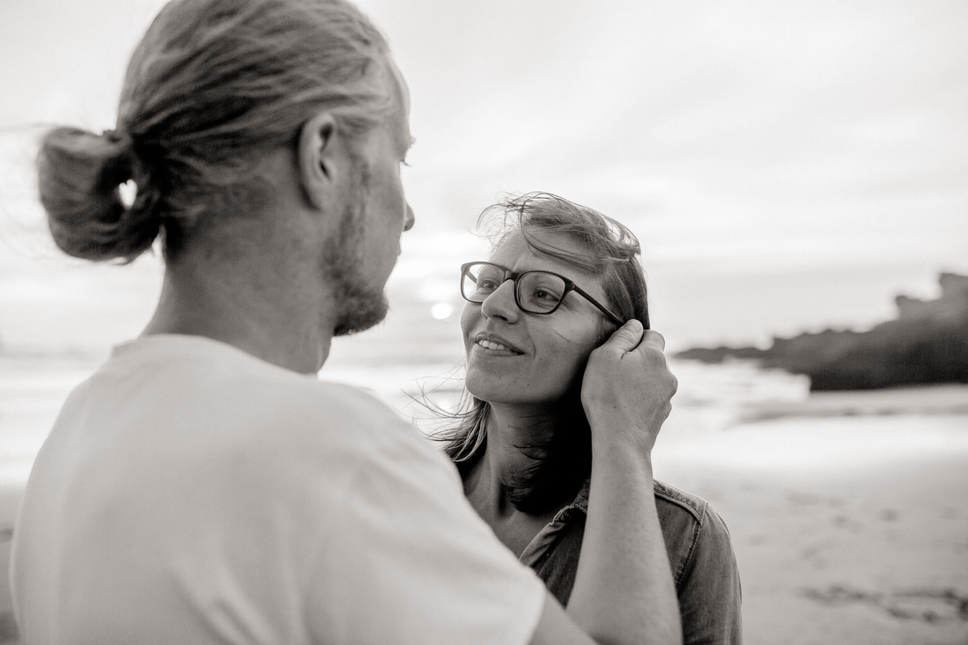 Verlobungsshoot Strand Meer Portraitfotografie Deutschland Baden Württemberg