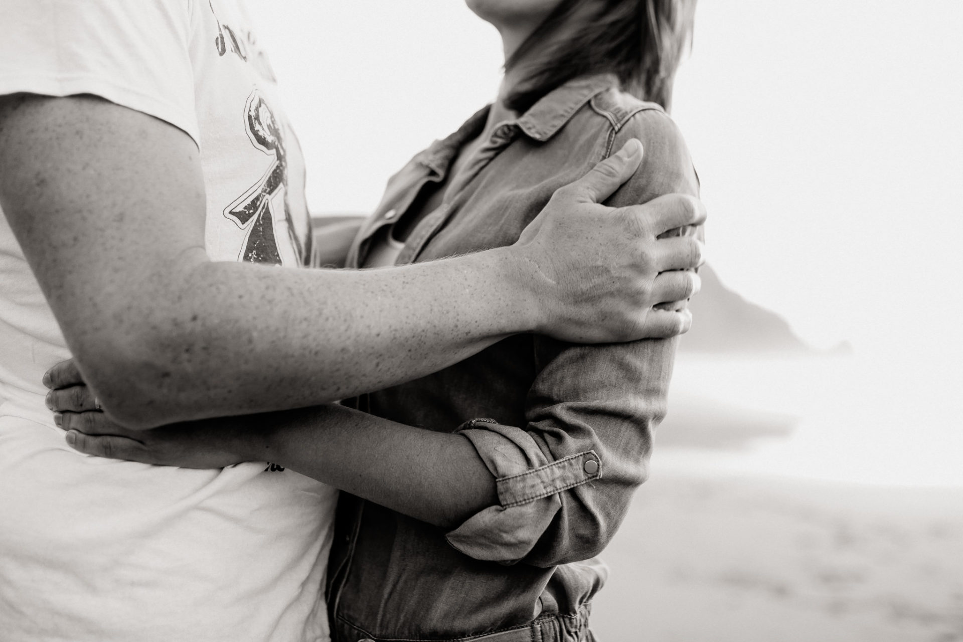 Verlobungsshoot Strand Meer Portraitfotografie Deutschland Baden Württemberg