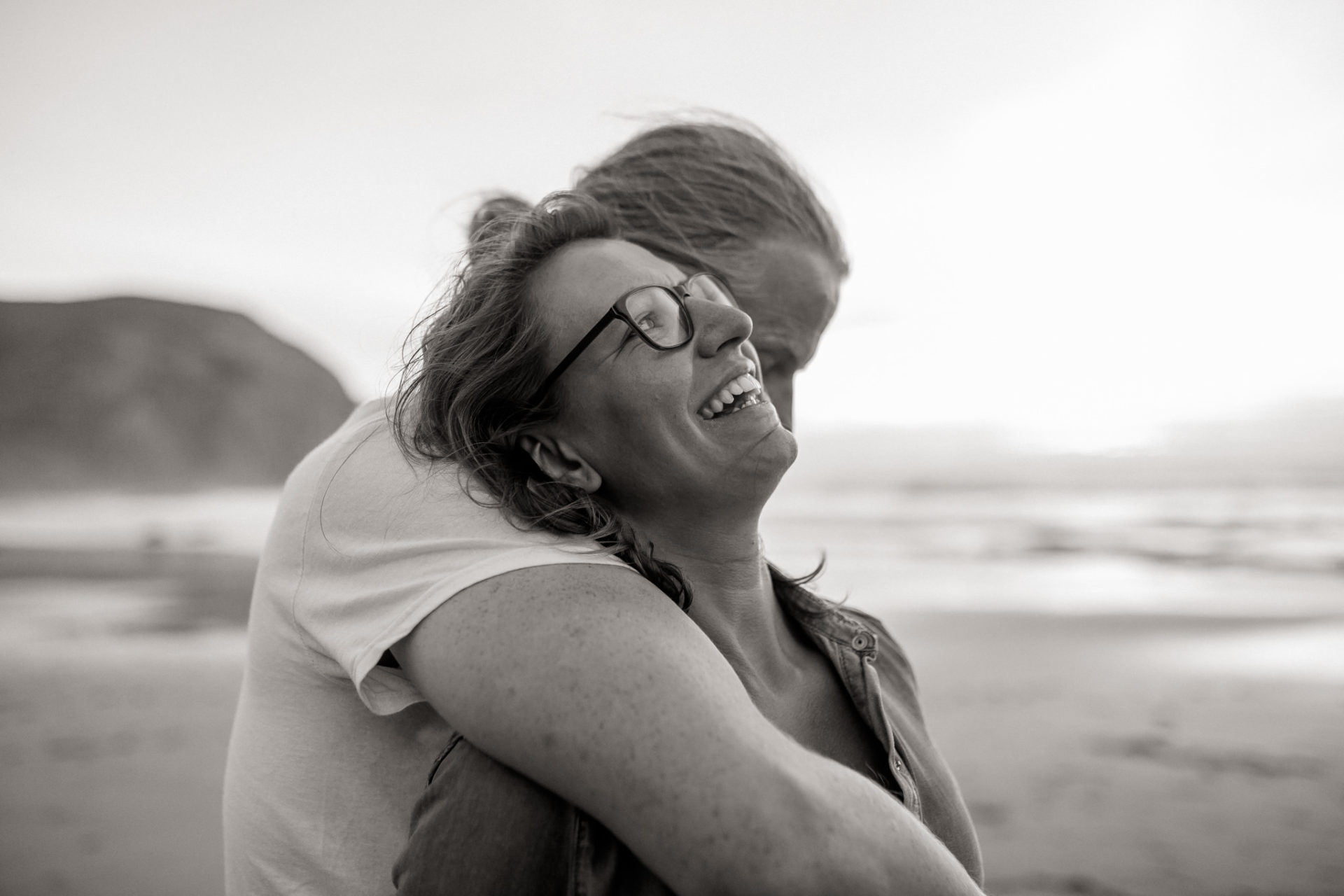 Verlobungsshoot Strand Meer Portraitfotografie Deutschland Baden Württemberg