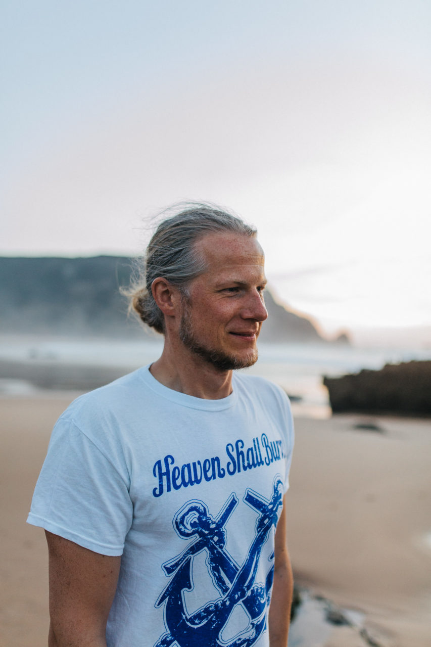 Paarshoot Portugal Algarve Strand authentische Hochzeitsfotografie