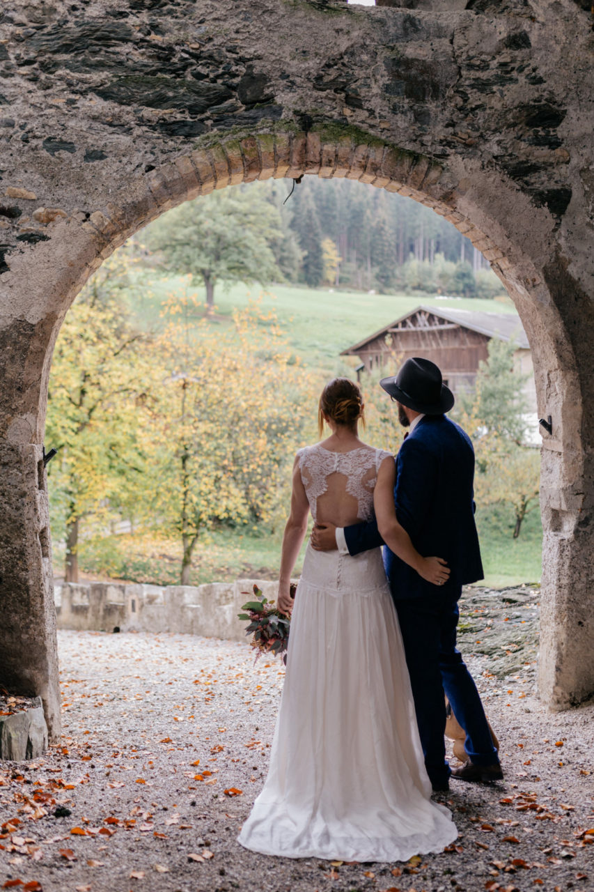 romantische burghochzeit im Herbst-innsbruck hochzeitsfotograf-heiraten tirol