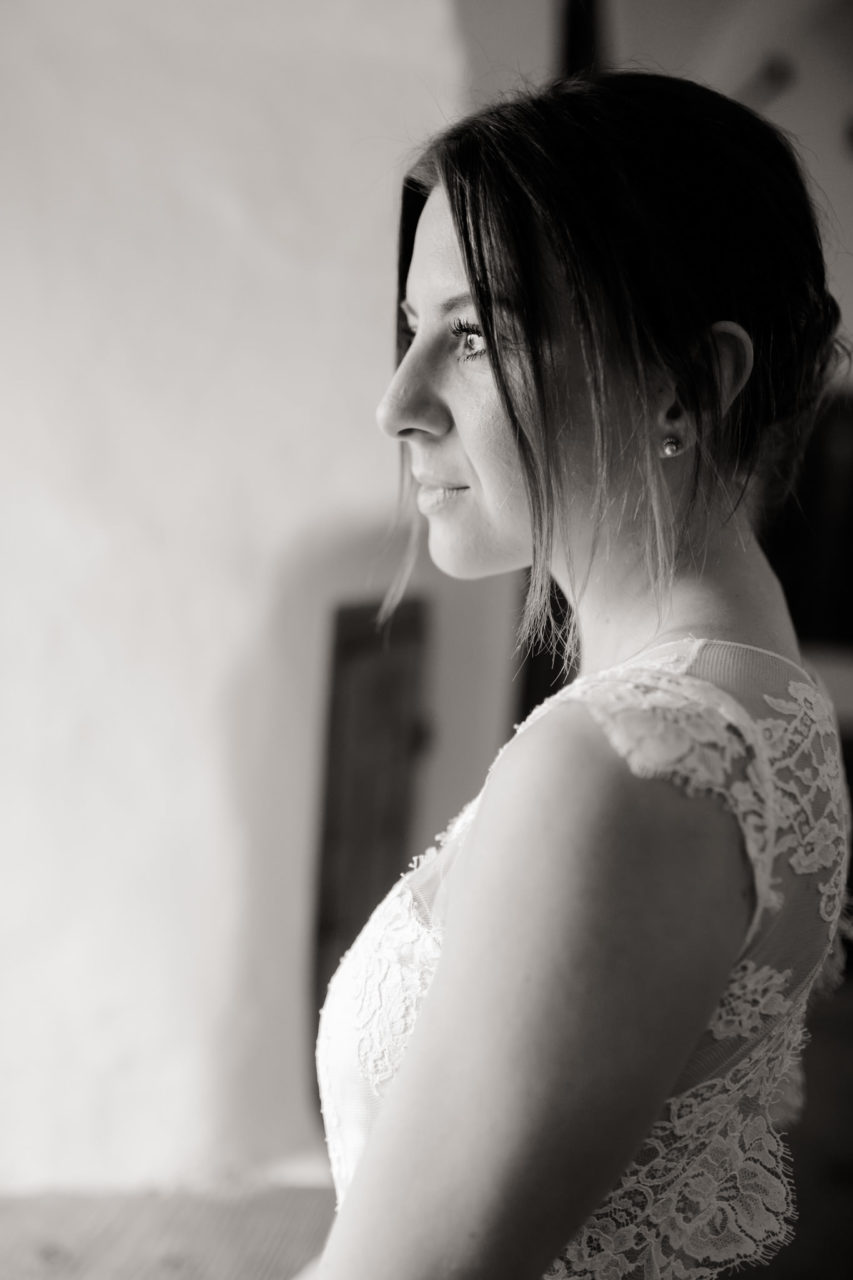braut portrait romantisch-burgenhochzeit Österreich-innsbruck schloss Friedberg heiraten-boho brautkleid