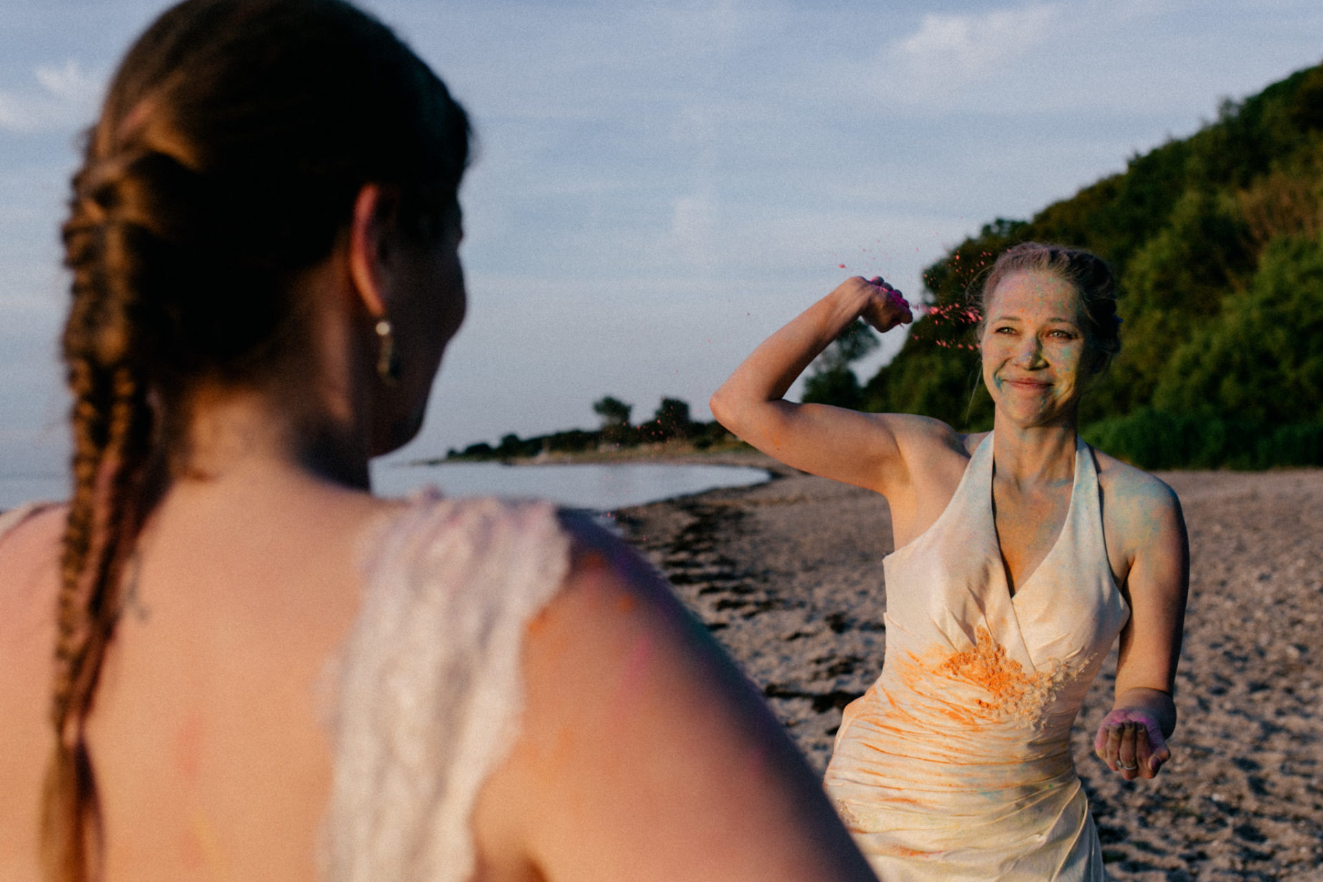LGBT Paar Lesbische Hochzeit Holi Colors Deutschland