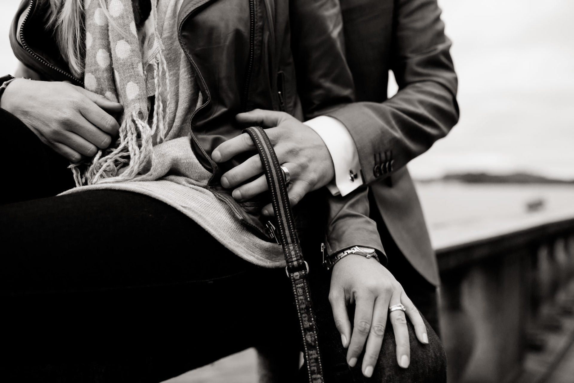 Verlobungsbilder im Urlaub-paarfotos mit Hund-Städtereise europa