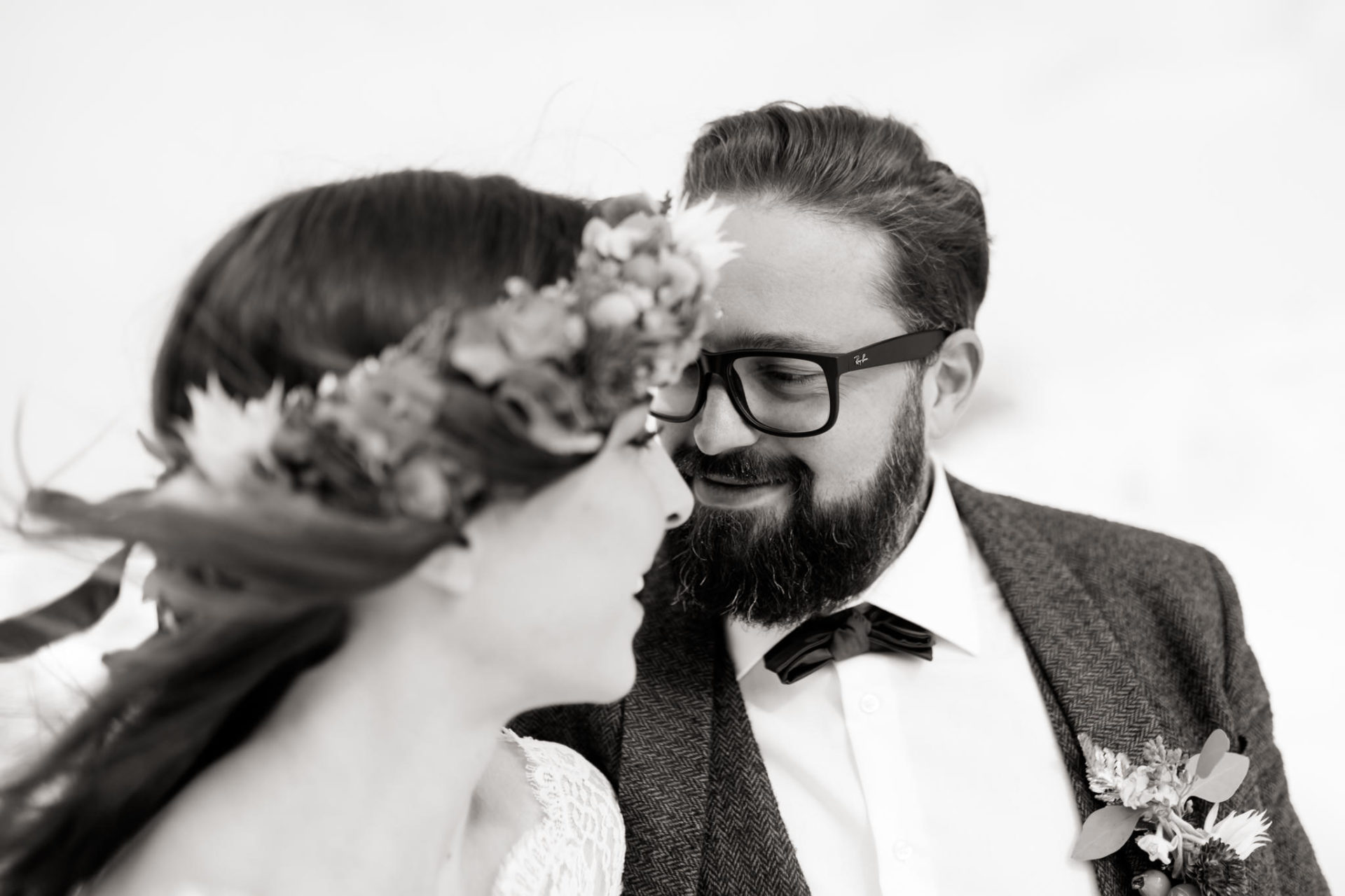 Hochzeitsfotograf Innsbruck Österreich Hochzeit Berge Inspiration Blumenkranz Hochzeitsflorist