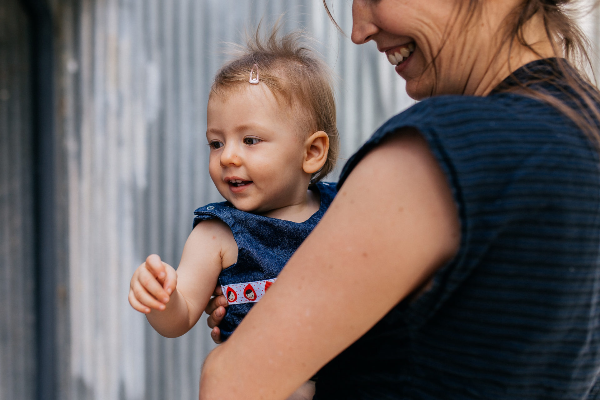 Familienfotograf Stuttgart-kinderfotos modern Stadt ungestellt-21 Stuttgart Familienbilder natürlich ungestellt Babyshoot Kindershoot