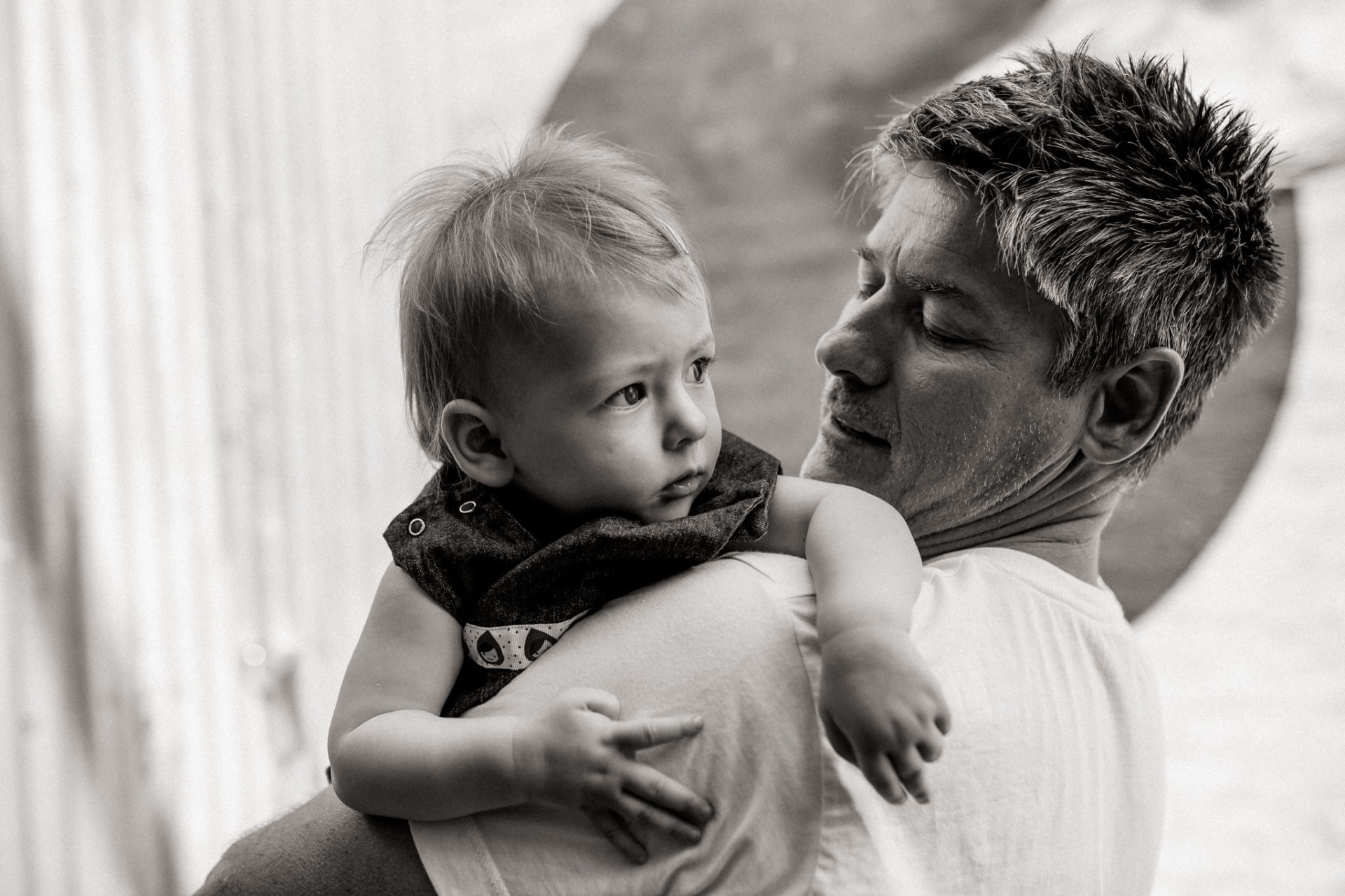 Familienfotograf Stuttgart-kinderfotos modern Stadt ungestellt-22 Stuttgart Familienbilder natürlich ungestellt Babyshoot Kindershoot