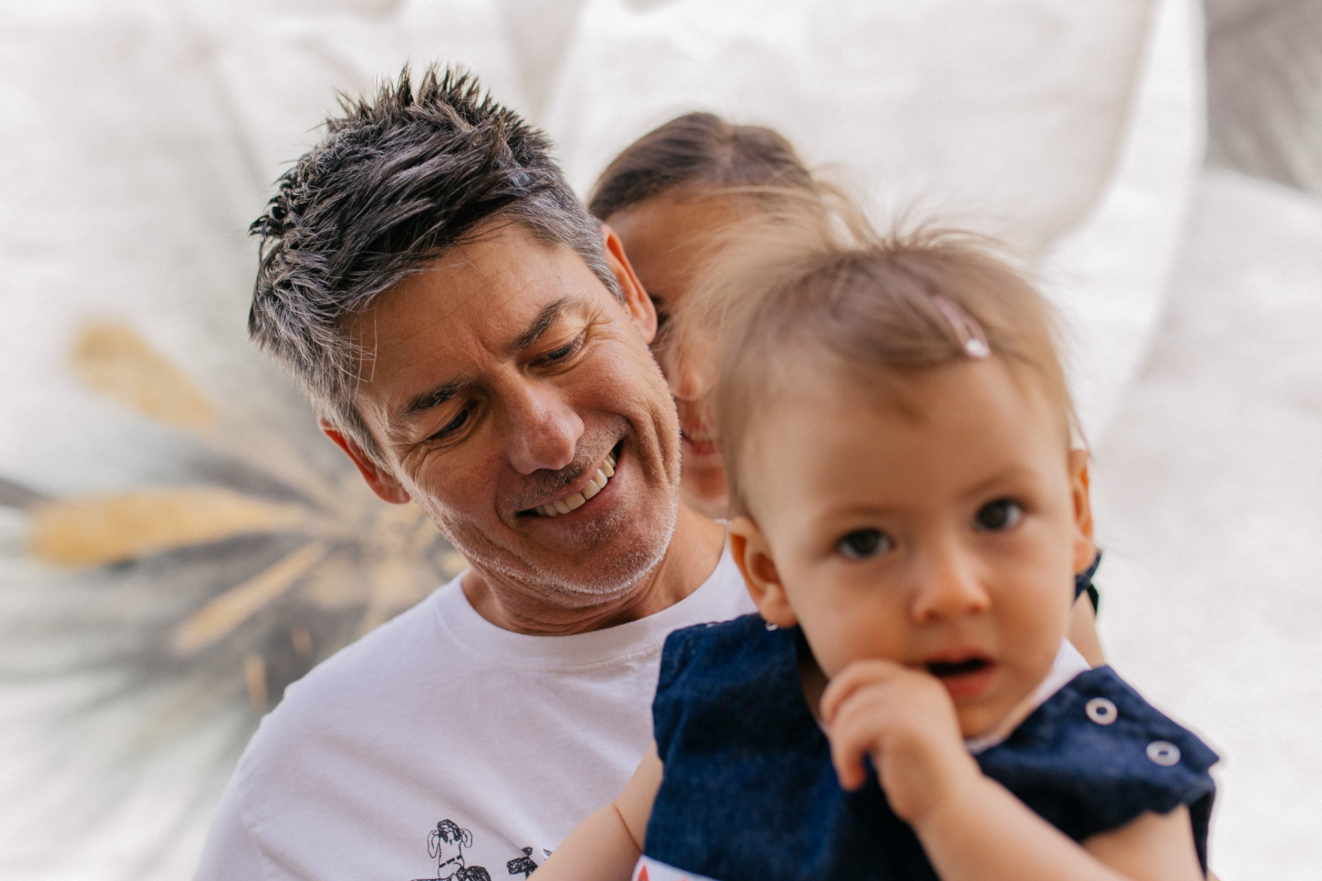 Familienfotograf Stuttgart-kinderfotos modern Stadt ungestellt-23 Stuttgart Familienbilder natürlich ungestellt Babyshoot Kindershoot