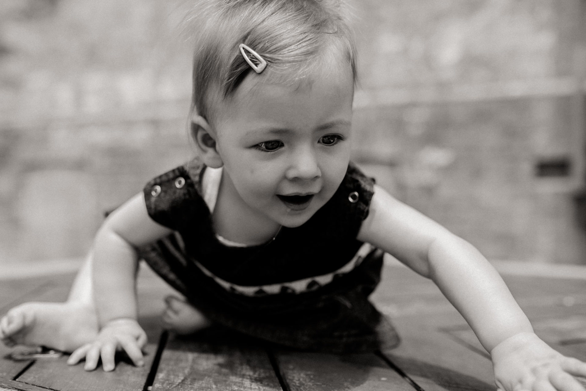 Familienfotograf Stuttgart-kinderfotos modern Stadt ungestellt-3 Familienportrait Stuttgart dokumentarische Kinderbilder