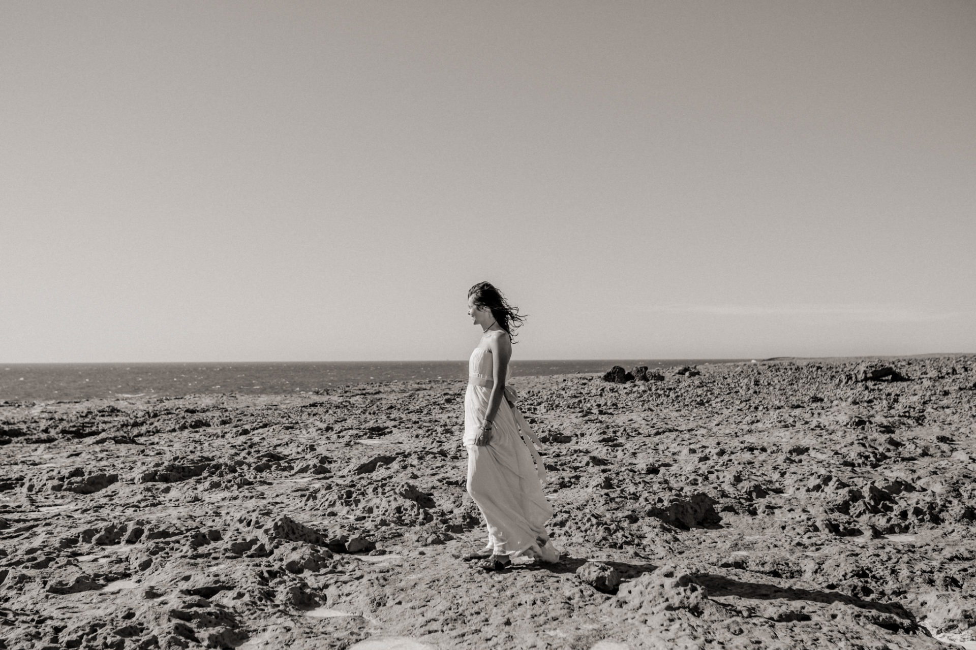 Hochzeitsfotografie Australien WA Blow Holes Brautkleid Inspiration Fotoshoot Braut Strand Meer Elfenkleid