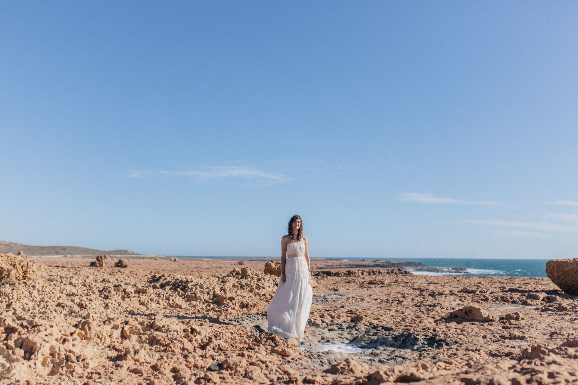 Hochzeitsfotografie Australien WA Blow Holes Brautkleid Inspiration Fotoshoot Braut Strand Meer Elfenkleid
