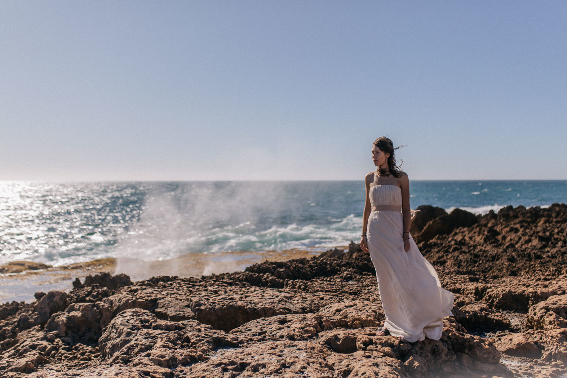 Hochzeitsfotografie Australien WA Blow Holes Brautkleid Inspiration Fotoshoot Braut Strand Meer Elfenkleid