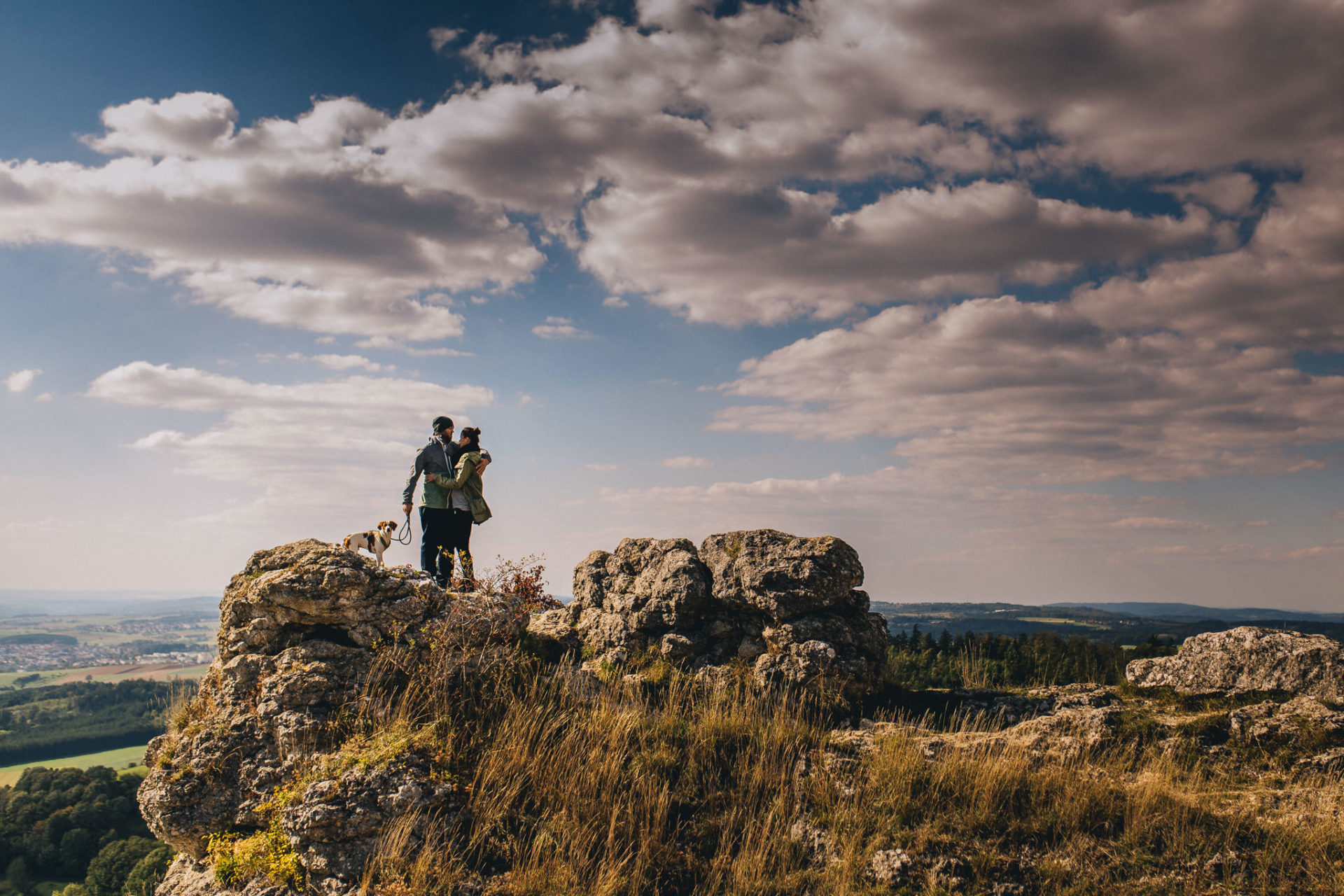 Hochzeitsfotografie Stuttgart-Verlobungsshooting Göppingen-paarshooting mit Hund-Heiraten Burg Staufeneck-Burghochzeit Schwarzwald-Elopement Deutschland