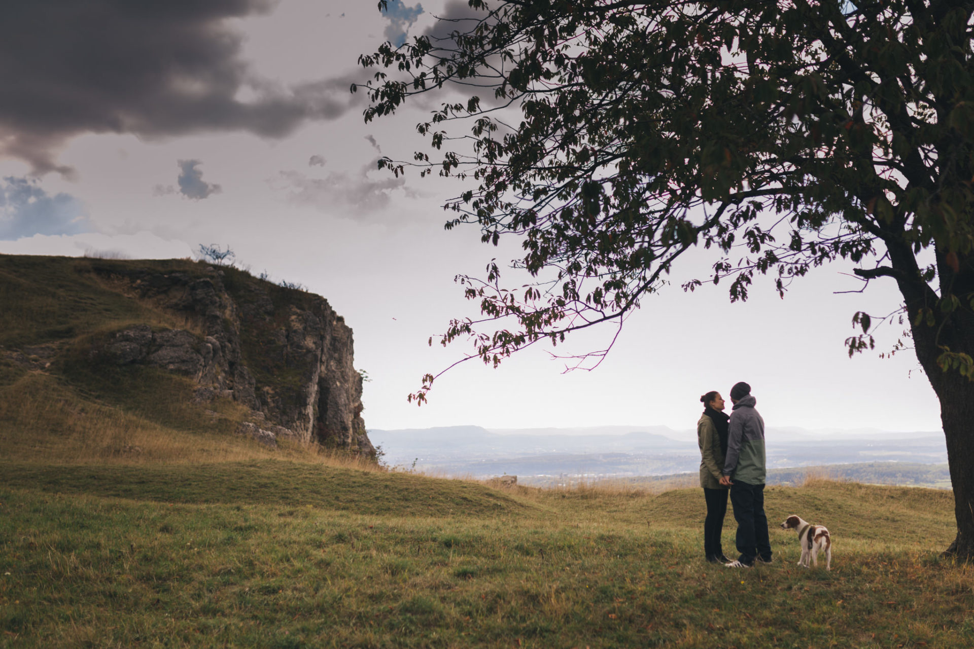 Hochzeitsfotografie Stuttgart-Verlobungsshooting Göppingen-paarshooting mit Hund-Heiraten Burg Staufeneck-Burghochzeit Schwarzwald-Elopement Deutschland-Wanderuni Goeppingen