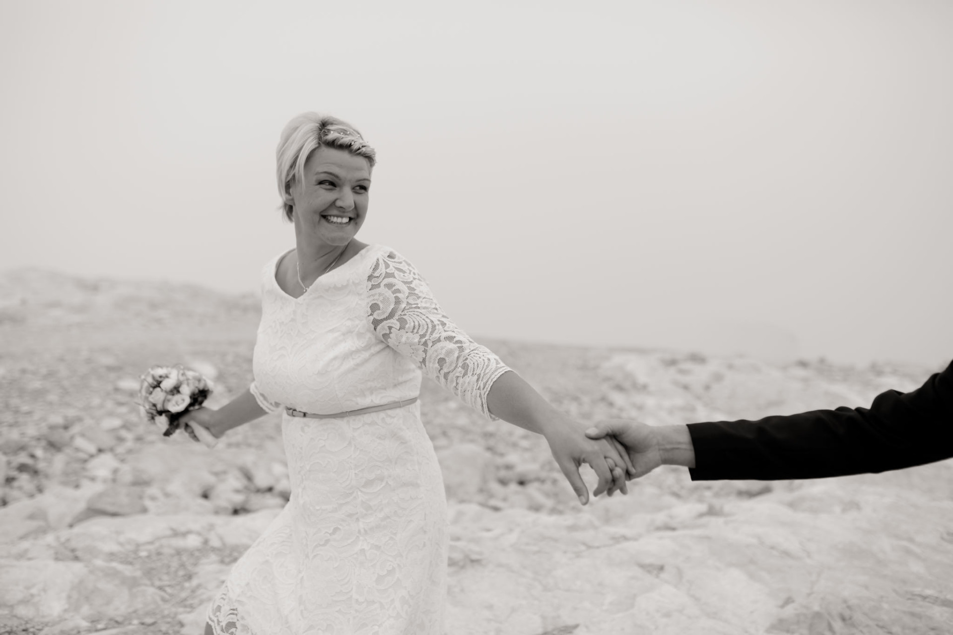 mountain elopement alps-zugspitze wedding-germanys highest mountain-bavarian wedding-munich wedding photographer-mountain wedding