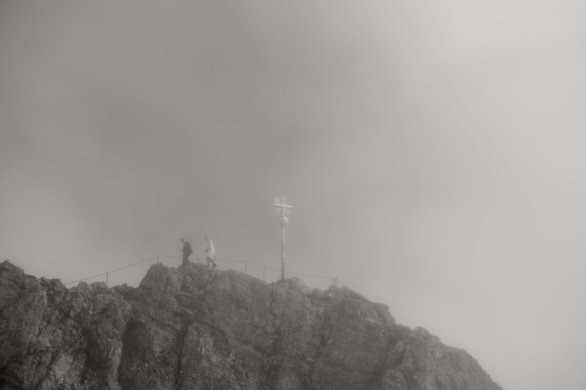 mountain elopement alps-zugspitze wedding-germanys highest mountain-bavarian wedding-munich wedding photographer-mountain wedding