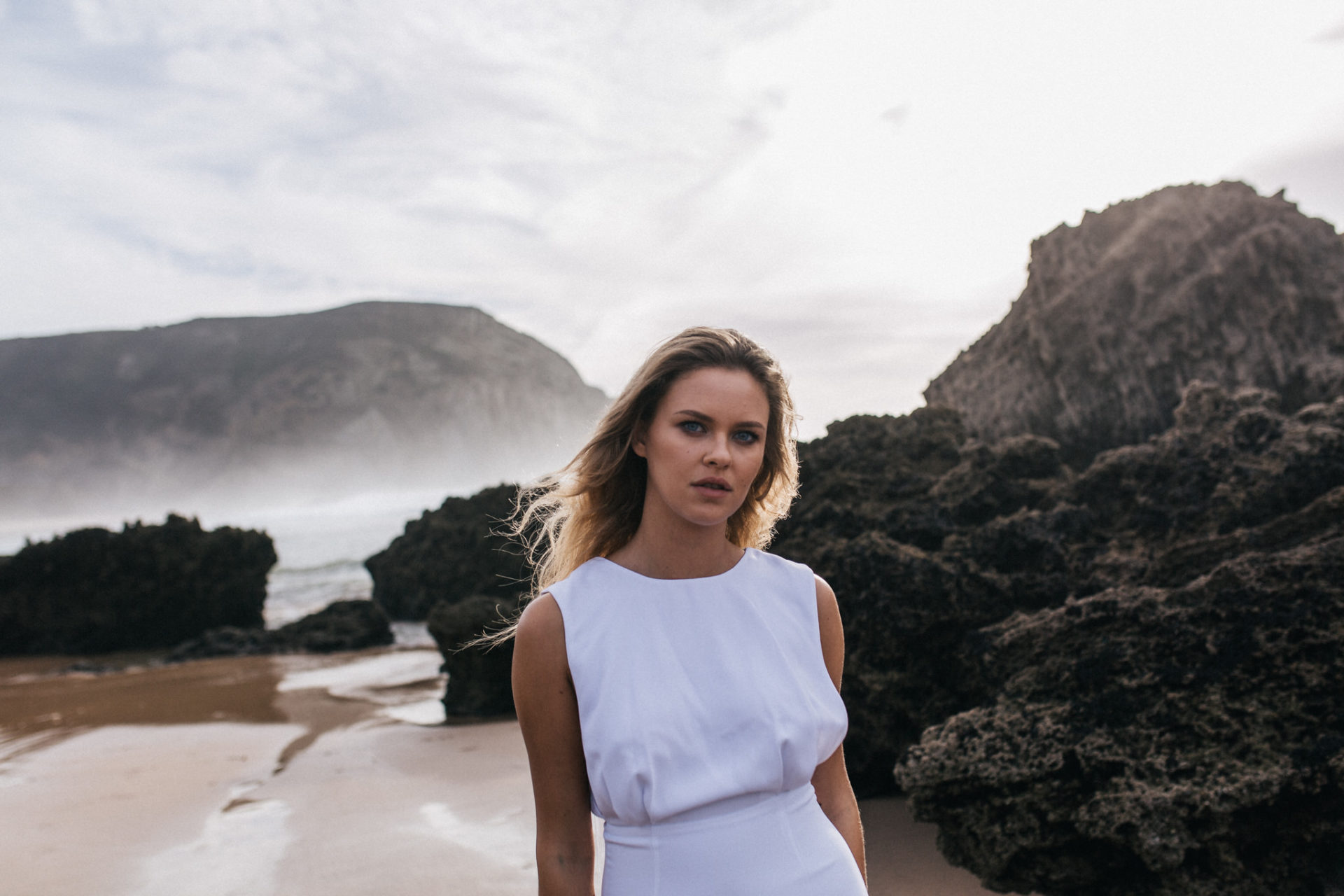 Hochzeitsfotografie Deutschland Portugal Algarve Inspiration Fotoshoot Braut Strand Meer Brautportraits