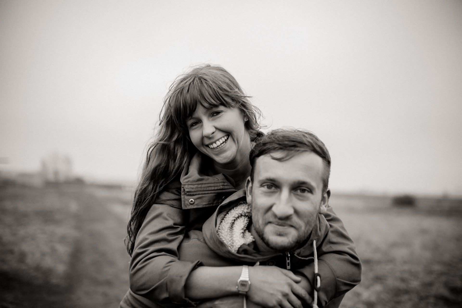 Hochzeitsfotograf Berlin-Verlobungsfotos Tempelhofer Feld-14 Hochzeitsfotograf Berlin-Verlobungsshooting-heiraten alter flughafen-paarshooting berlin-engagement fotos-Emotionale fotografie