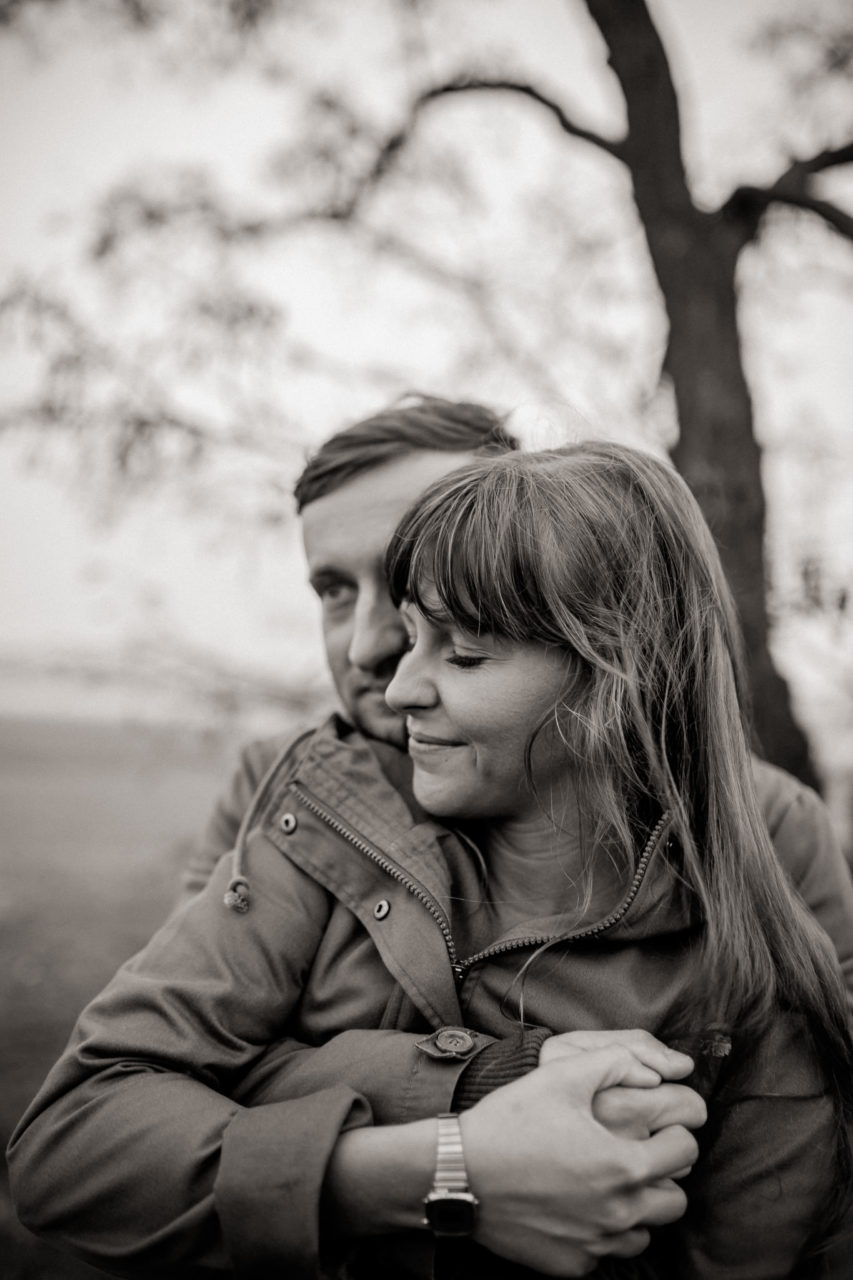 Hochzeitsfotograf Berlin-Verlobungsfotos Tempelhofer Feld-16 Hochzeitsfotograf Berlin-Verlobungsshooting-heiraten alter flughafen-paarshooting berlin-engagement fotos-Emotionale fotografie