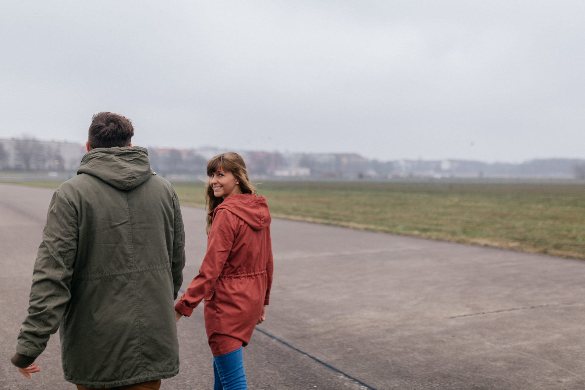 Hochzeitsfotograf Berlin-Verlobungsfotos Tempelhofer Feld-2 Hochzeitsfotograf Berlin-Verlobungsshooting Neukölln-heiraten alter flughafen-paarshooting berlin-engagement fotos-tempelhofer feld spaziergang