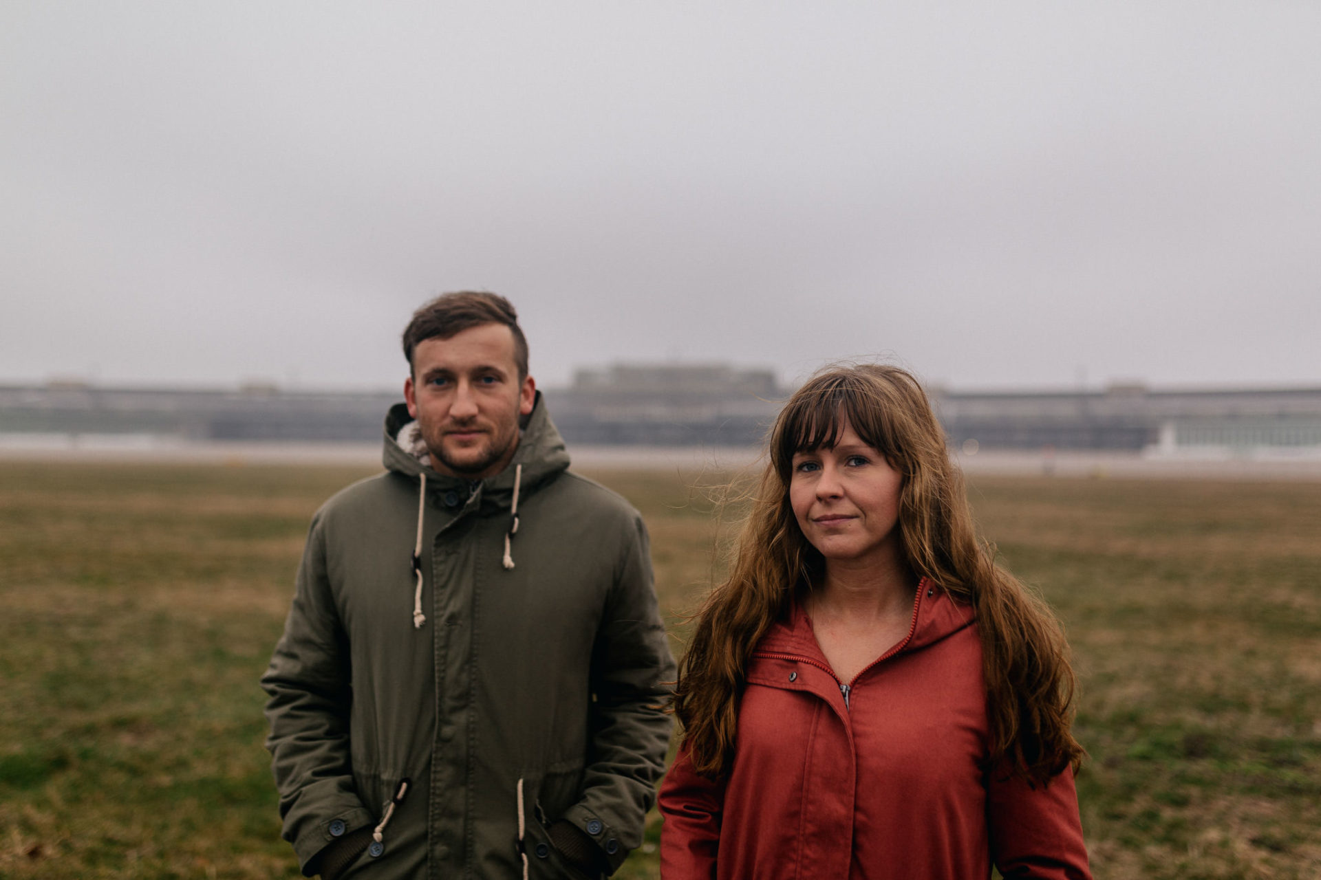 Hochzeitsfotograf Berlin-Verlobungsfotos Tempelhofer Feld-20 Hochzeitsfotograf Berlin-Verlobungsshooting-heiraten alter flughafen-paarshooting berlin-engagement fotos-Emotionale fotografie