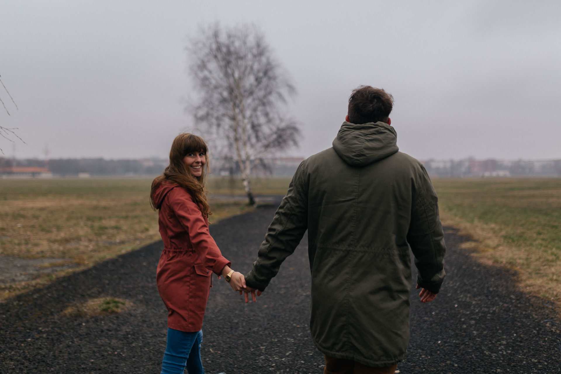 Hochzeitsfotograf Berlin-Verlobungsfotos Tempelhofer Feld-6 Hochzeitsfotograf Berlin-Verlobungsshooting Neukölln-heiraten alter flughafen-paarshooting berlin-engagement fotos-tempelhofer feld spaziergang
