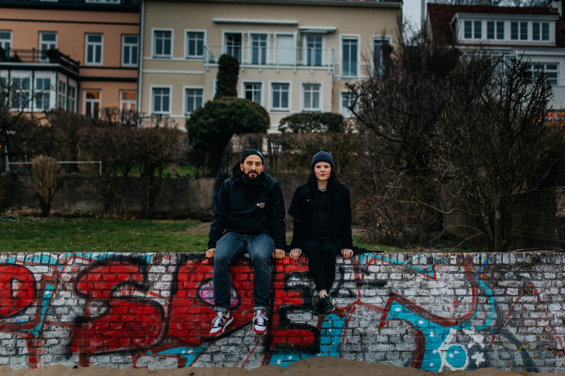 paarshooting Hamburg Verlobungsbilder Elbstrand-19 Hochzeitsfotograf Hamburg-Elbstrand Verlobungs-fotos- Paarshooting HH-Strandperle-hamburger hafen-hamburger mädchen-st pauli-Paerchen portrait-