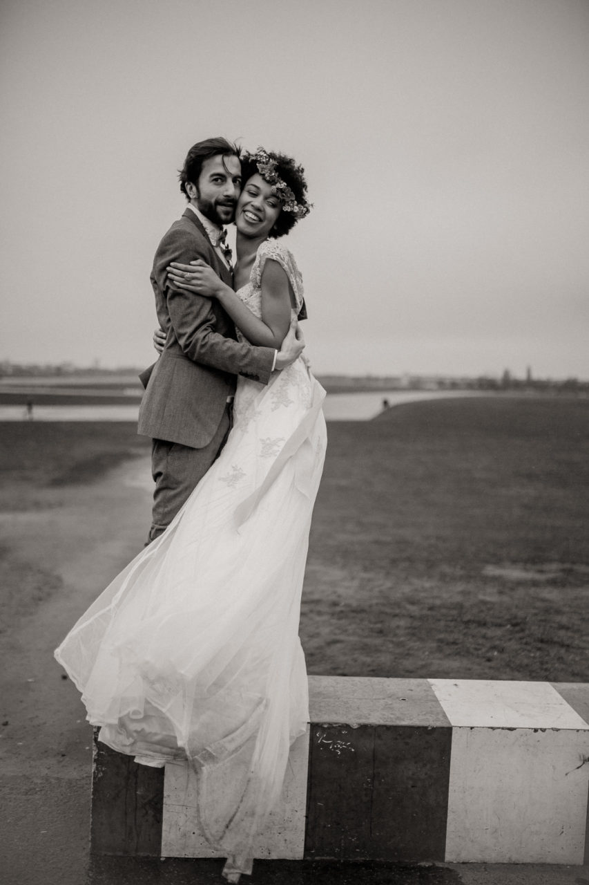 Hochzeitsfotograf Berlin-Heiraten alter Flughafen-Pilotenhochzeit-Brautjungfern Seidenkleid-Elfenkleid Brautkleid-my bro tie