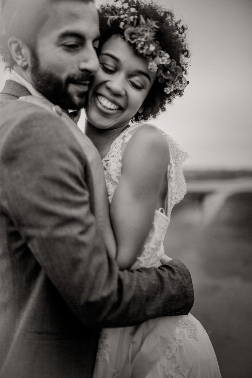 Hochzeitsfotograf Berlin-Heiraten alter Flughafen-Pilotenhochzeit-Brautjungfern Seidenkleid-Elfenkleid Brautkleid-my bro tie