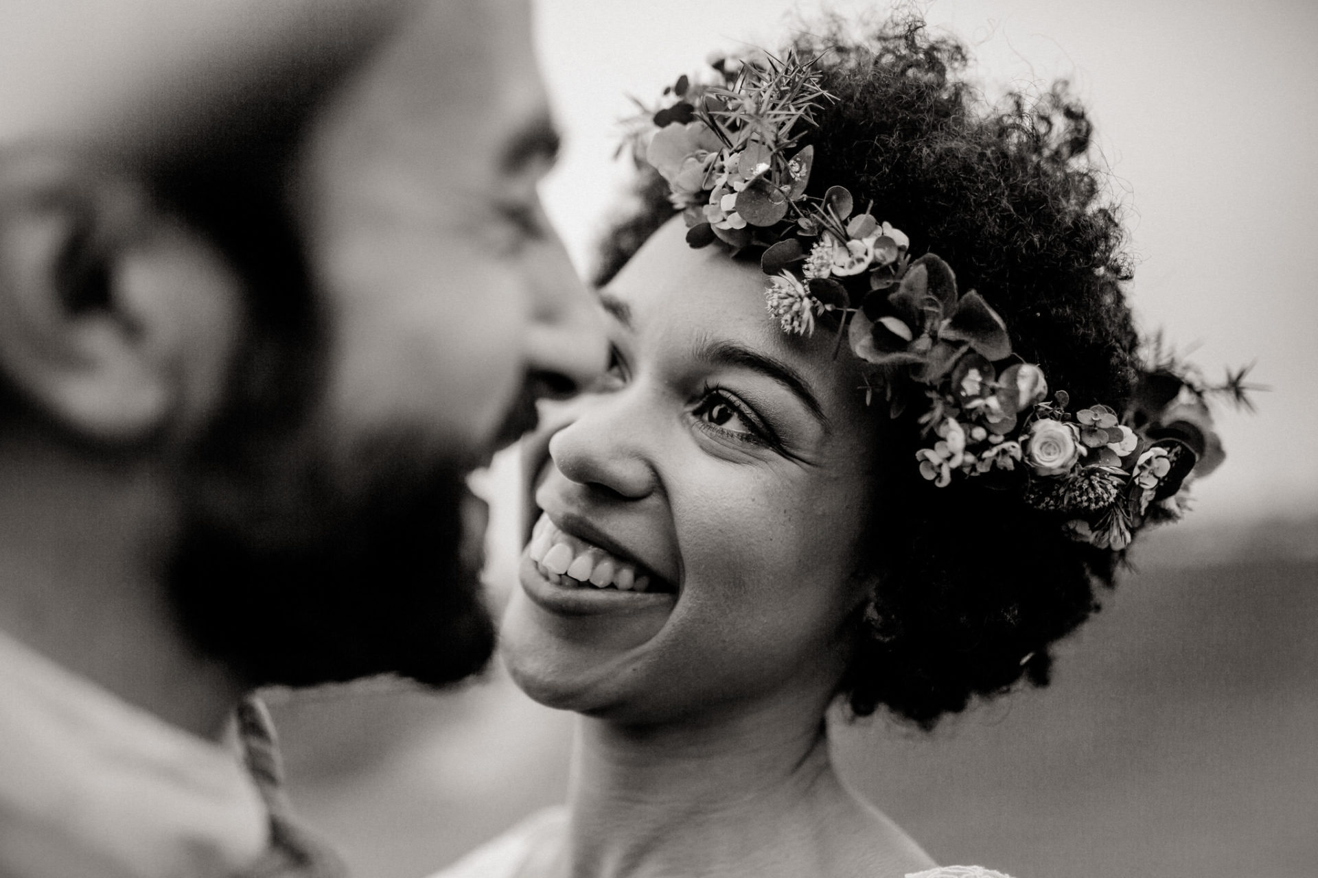 Hochzeitsfotograf Berlin-Heiraten alter Flughafen-Pilotenhochzeit-Brautjungfern Seidenkleid-Elfenkleid Brautkleid-Gewitter