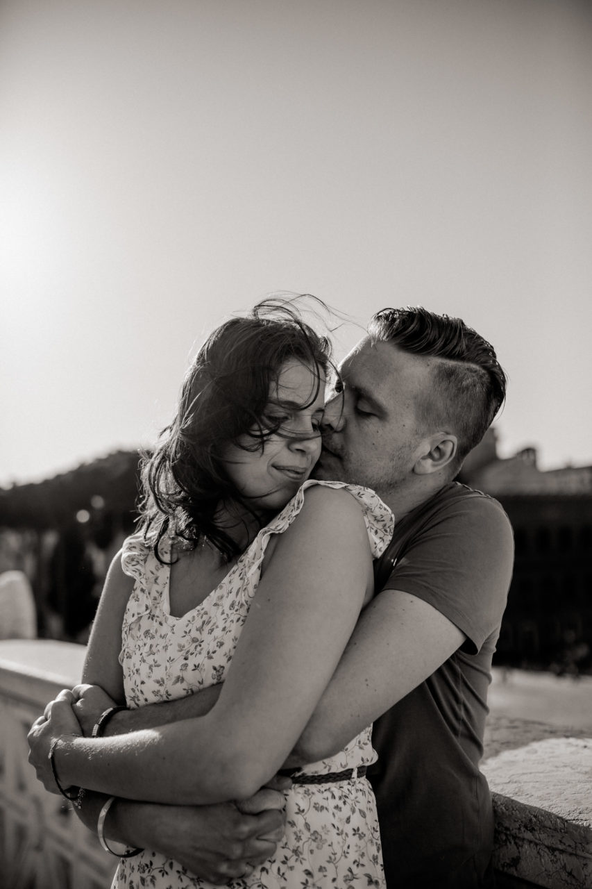 heiraten Italien-hochzeitsfotograf-elopement Latinum-Paarshooting Rom-Couple Fotos Urlaub-emotionale Portraits-Rom Monumento a Vittorio Emanuele