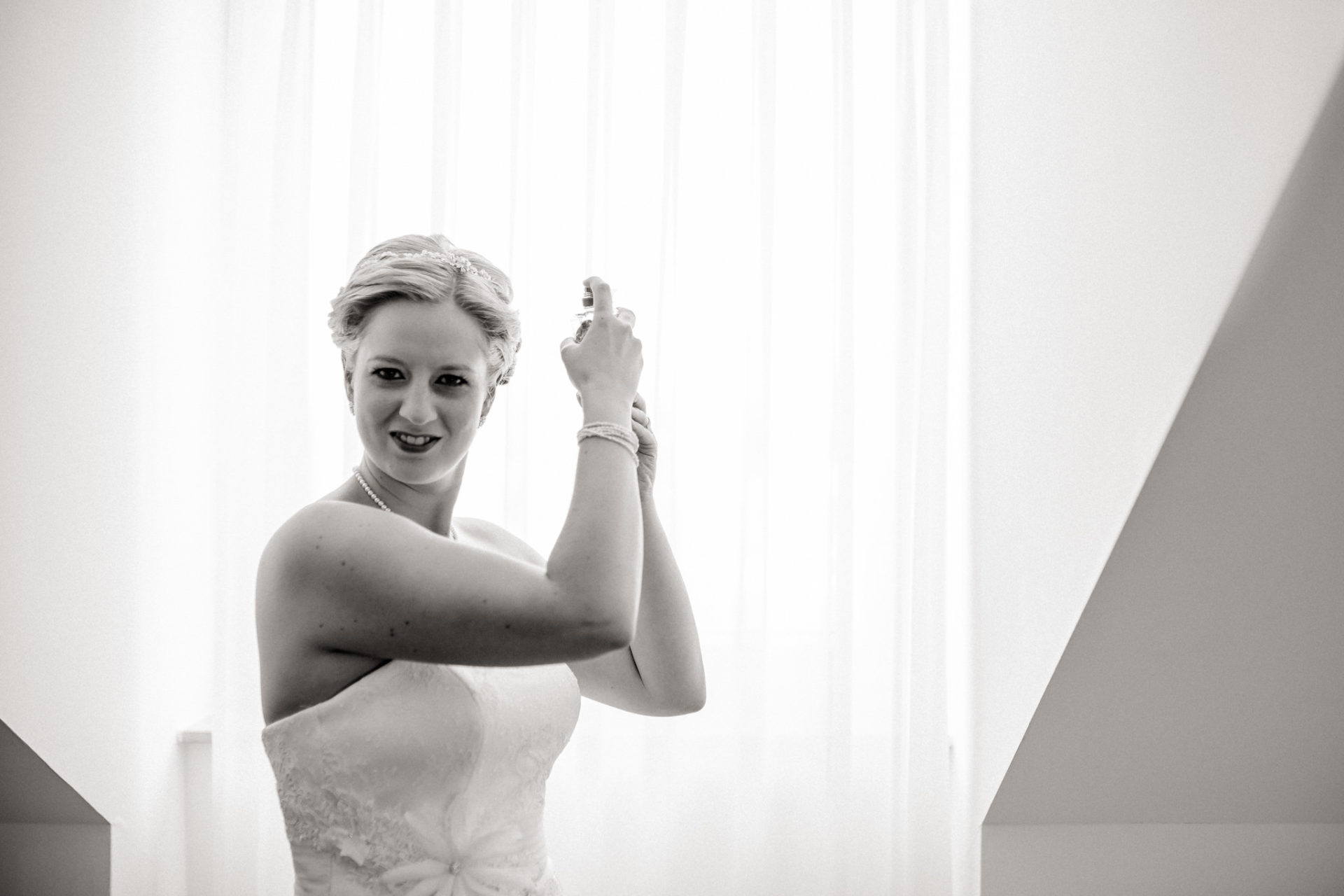 Hochzeitsfotograf Burg Stettenfels-heiraten Heilbronn-Schwarzwaldhochzeit-Burgen Württemberg-hochzeitsreportage-braut portrait-getting ready
