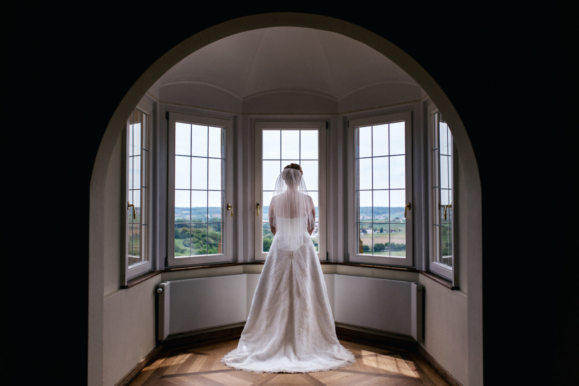 Hochzeitsfotograf Burg Stettenfels-heiraten Heilbronn-Schwarzwaldhochzeit-Burgen Württemberg-Braut Portraits-freie trauung-hochzeitsreportage-getting ready braut