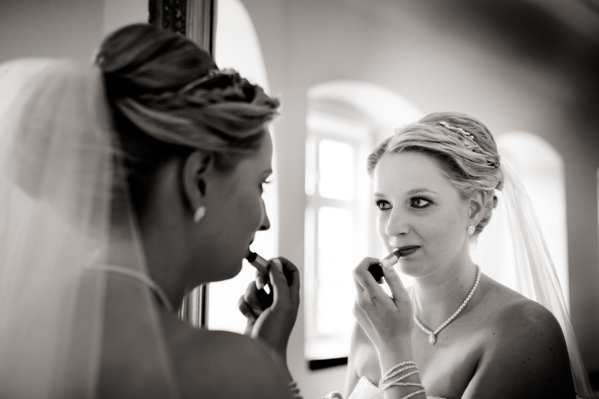 Hochzeitsfotograf Burg Stettenfels-heiraten Heilbronn-Schwarzwaldhochzeit-Burgen Württemberg-Braut Portraits-freie trauung-hochzeitsreportage-getting ready braut