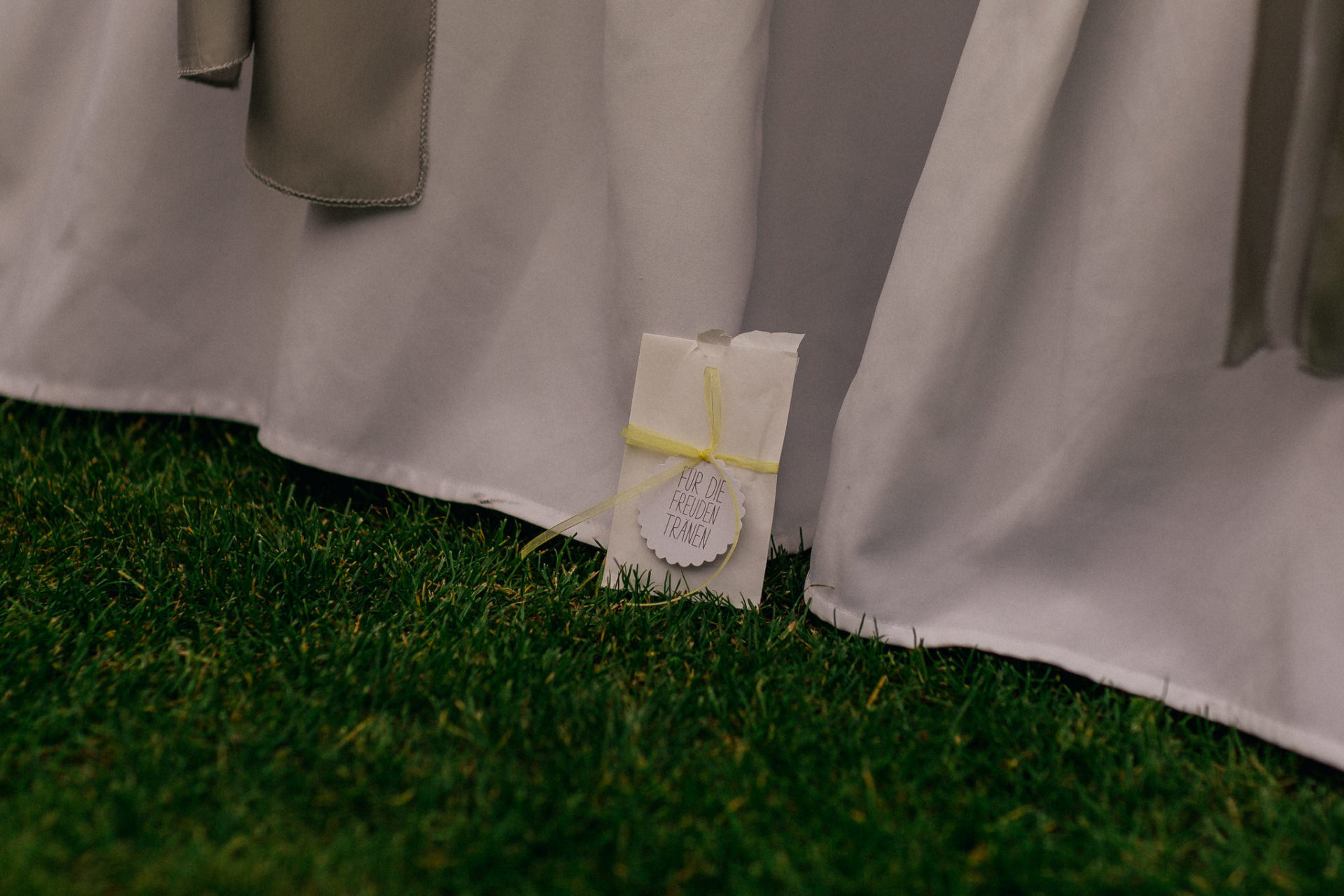 Hochzeitsfotograf Burg Stettenfels-heiraten Heilbronn-Schwarzwaldhochzeit-Burgen Württemberg-Braut Portraits-Traubar Sabine John freie trauung-hochzeitsreportage