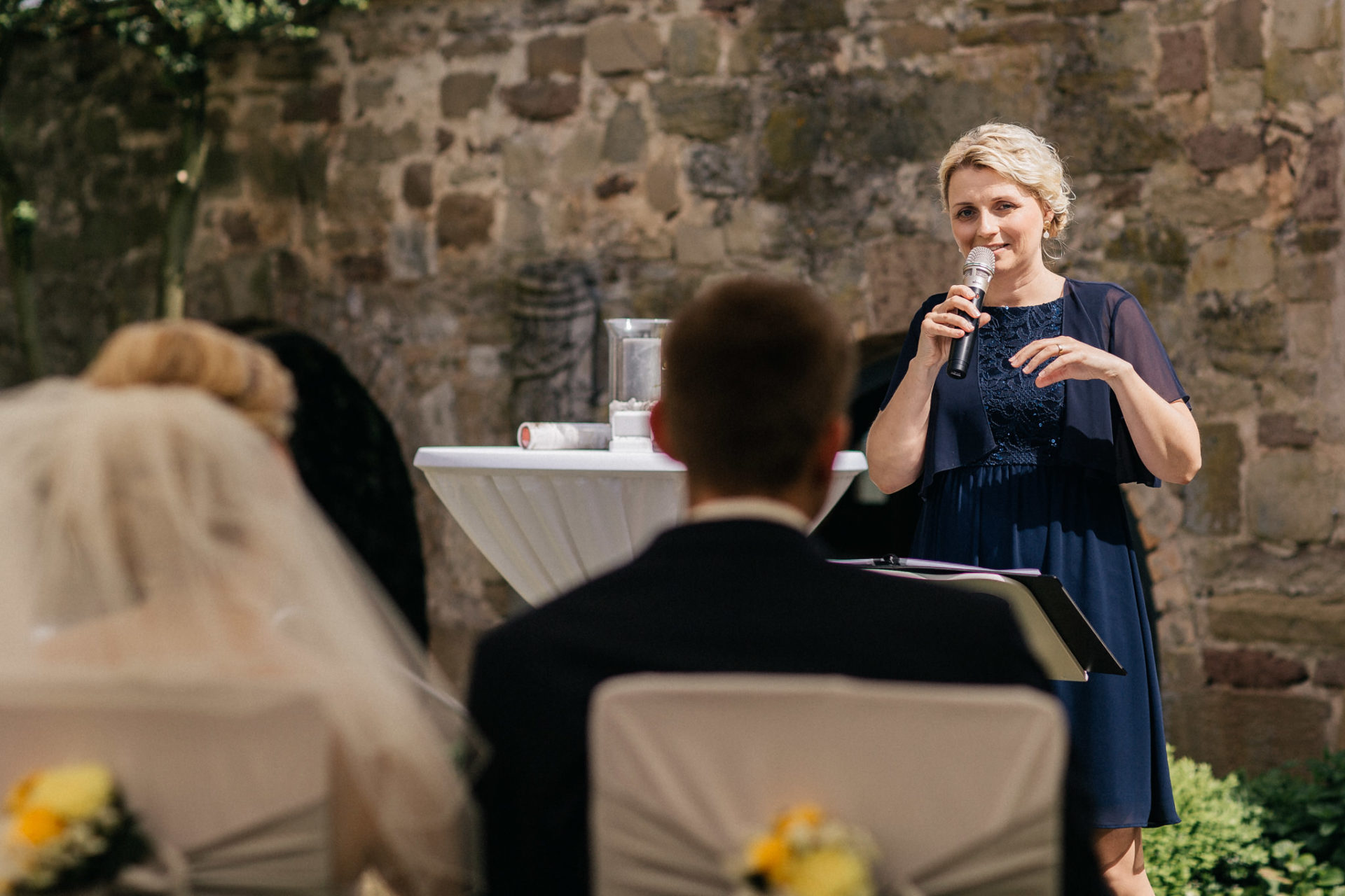 Hochzeitsfotograf Burg Stettenfels-heiraten Heilbronn-Schwarzwaldhochzeit-Burgen Württemberg-Braut Portraits-Traubar Sabine John-hochzeitsreportage