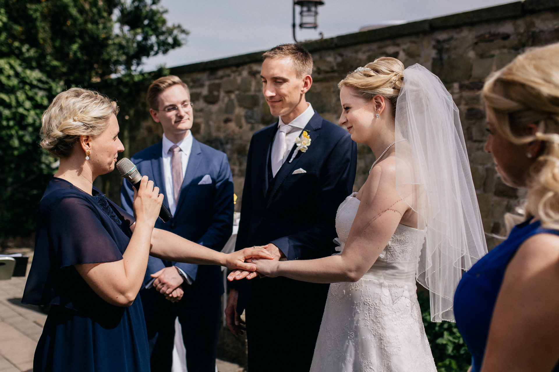Hochzeitsfotograf Burg Stettenfels-heiraten Heilbronn-Schwarzwaldhochzeit-Burgen Württemberg-Braut Portraits-Traubar Sabine John-hochzeitsreportage