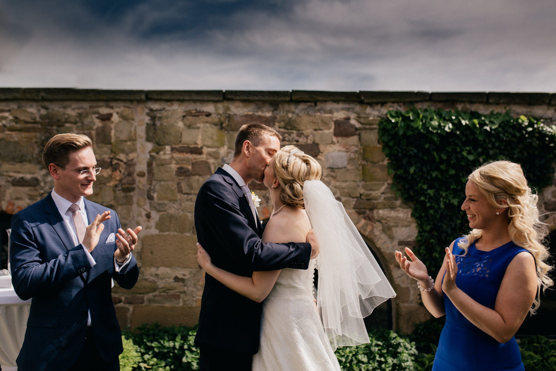 Hochzeitsfotograf Burg Stettenfels-heiraten Heilbronn-Schwarzwaldhochzeit-Burgen Württemberg-Braut Portraits-kreative Hochzeitsfotos-hochzeitsreportage