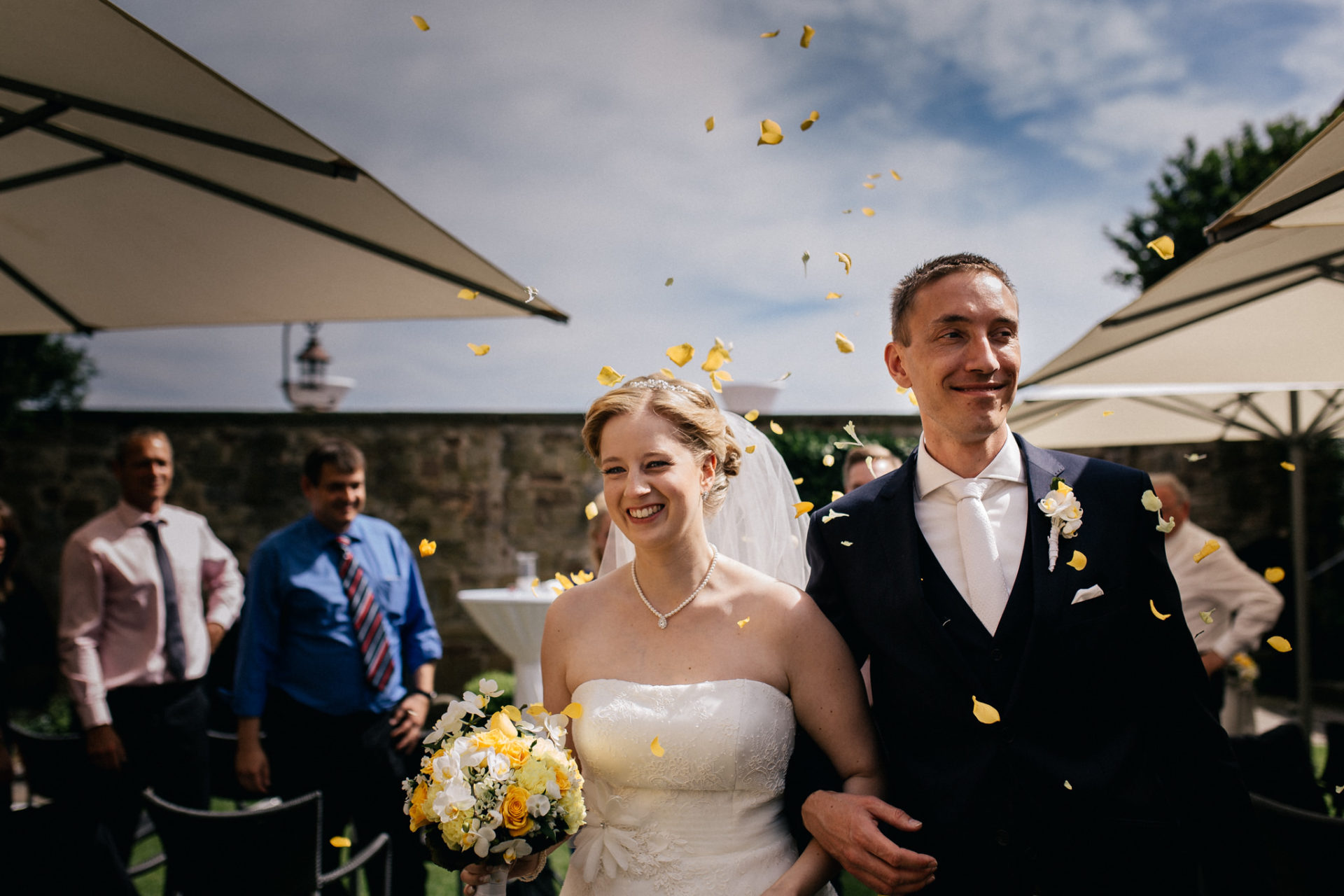 Hochzeitsfotograf Burg Stettenfels-heiraten Heilbronn-Schwarzwaldhochzeit-Burgen Württemberg-Braut Portraits-kreative Hochzeitsfotos-hochzeitsreportage