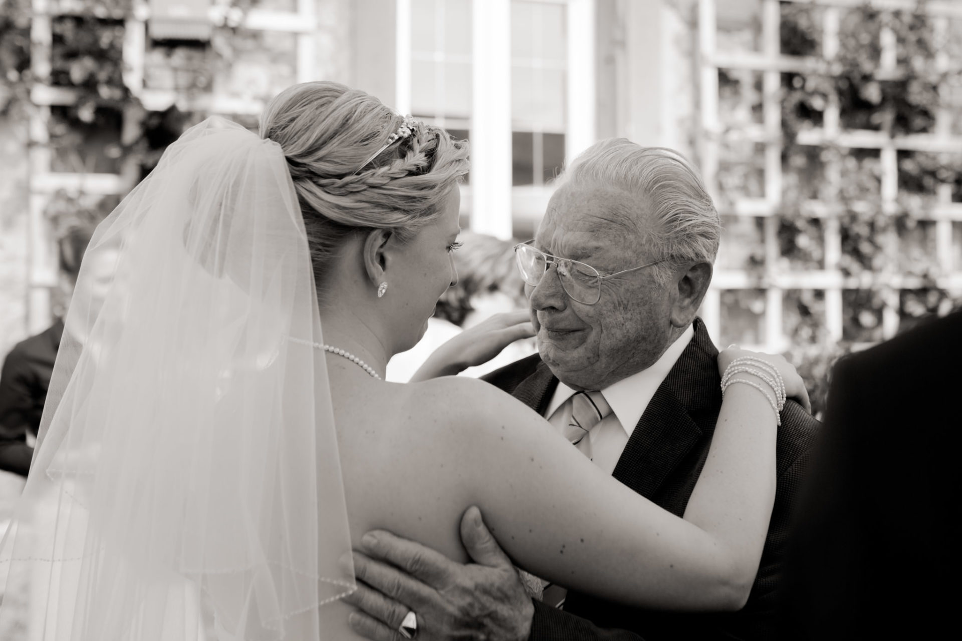 Hochzeitsfotograf Burg Stettenfels-heiraten Heilbronn-Schwarzwaldhochzeit-Burgen Württemberg-Braut Portraits-kreative Hochzeitsfotos-hochzeitsreportage