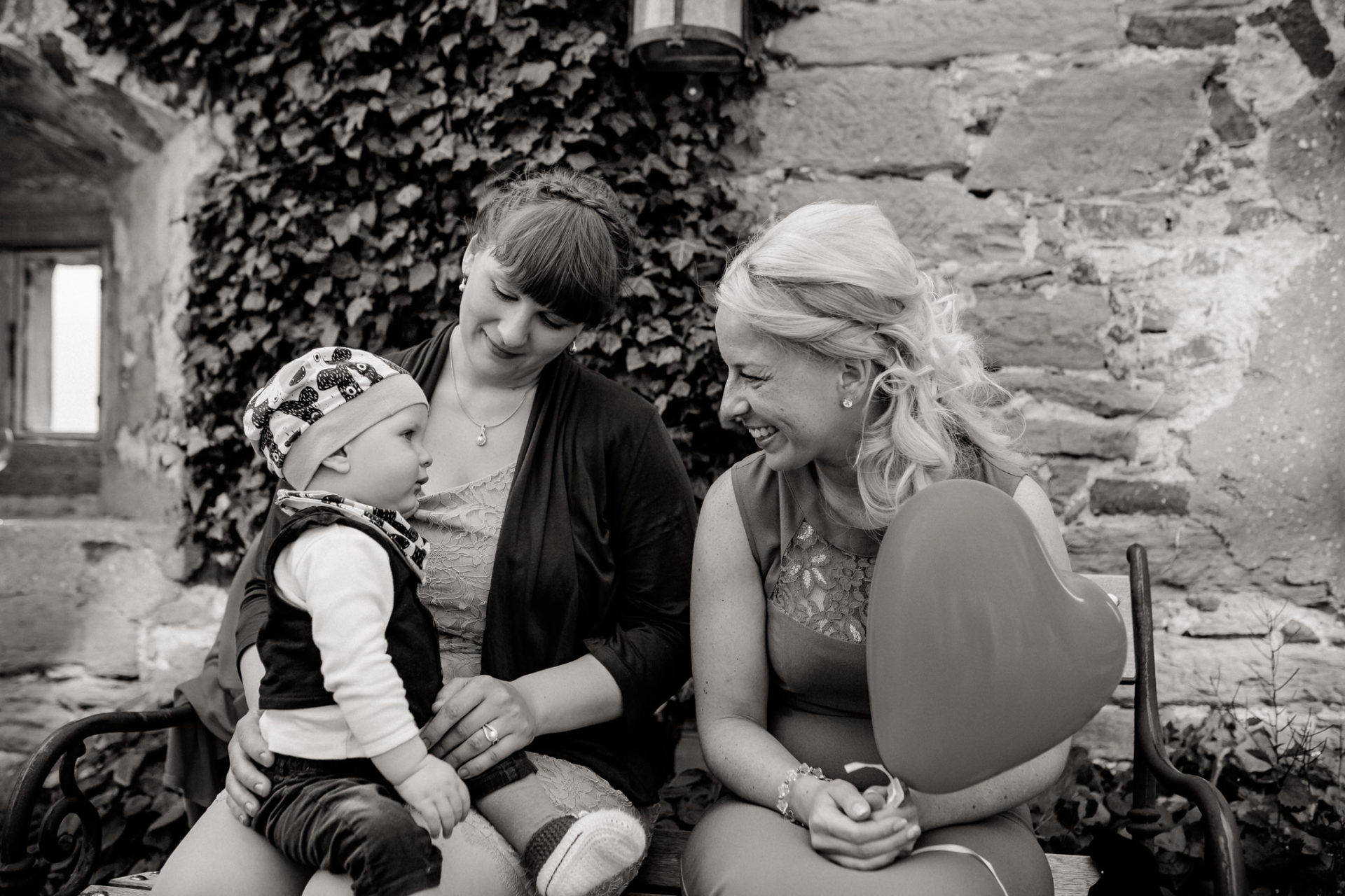 Hochzeitsfotograf Burg Stettenfels-heiraten Heilbronn-Schwarzwaldhochzeit-Burgen Württemberg-Braut Portraits-kreative Hochzeitsfotos