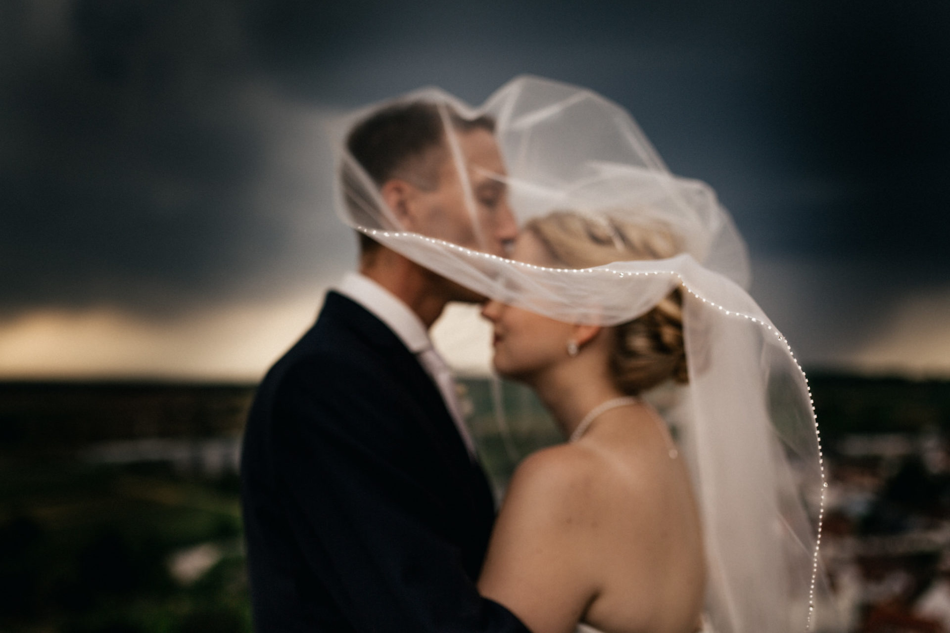 Hochzeitsfotograf Burg Stettenfels-heiraten Heilbronn-Schwarzwaldhochzeit-Burgen Württemberg-Brautpaar Portraits-kreative Hochzeitsfotos-Hochweit Gewitter-schleier