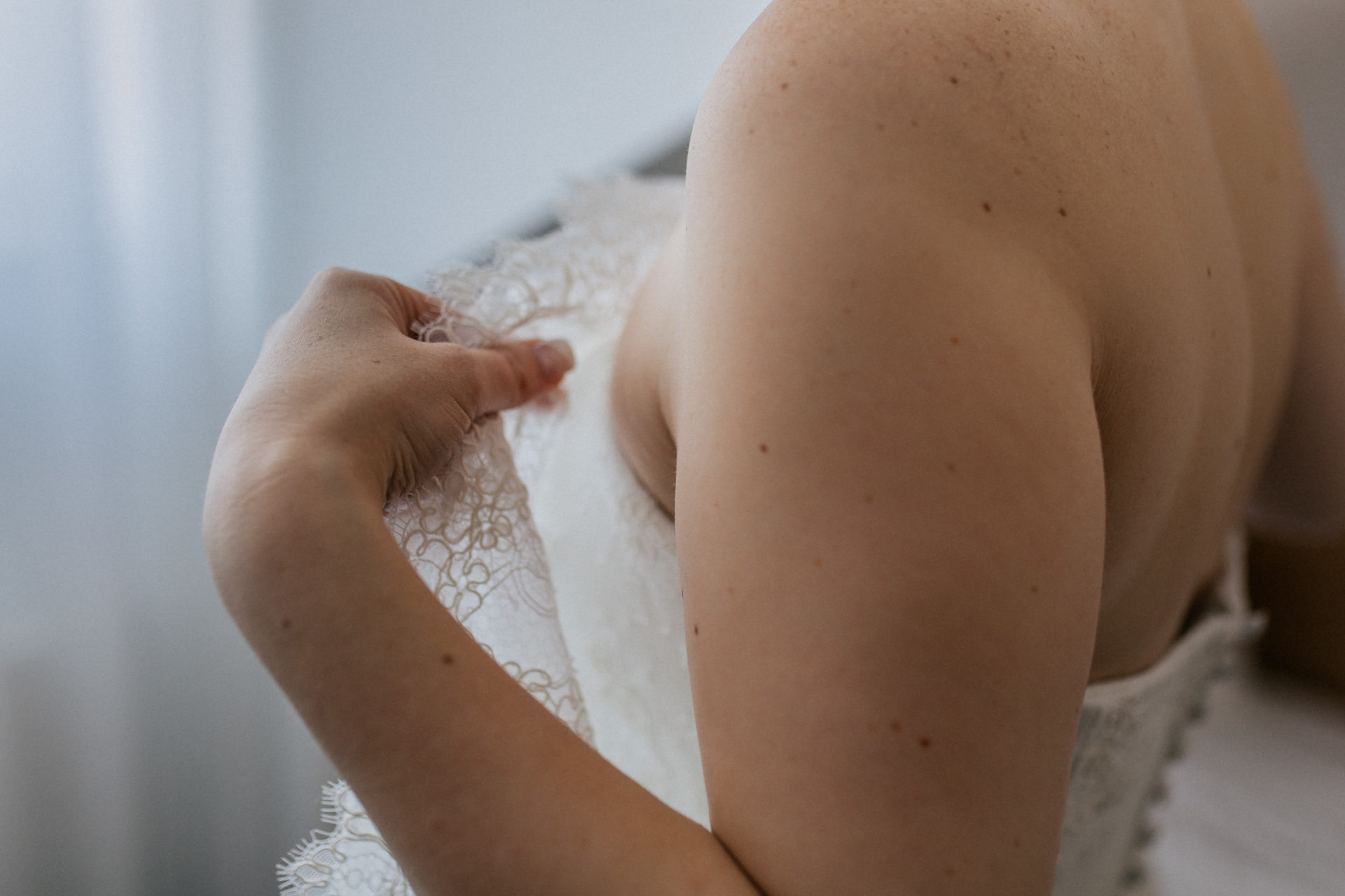 Hochzeitsfotograf Burg Stettenfels-heiraten Heilbronn-Schwarzwaldhochzeit-Burgen Württemberg-hochzeitsreportage-braut portrait-getting ready