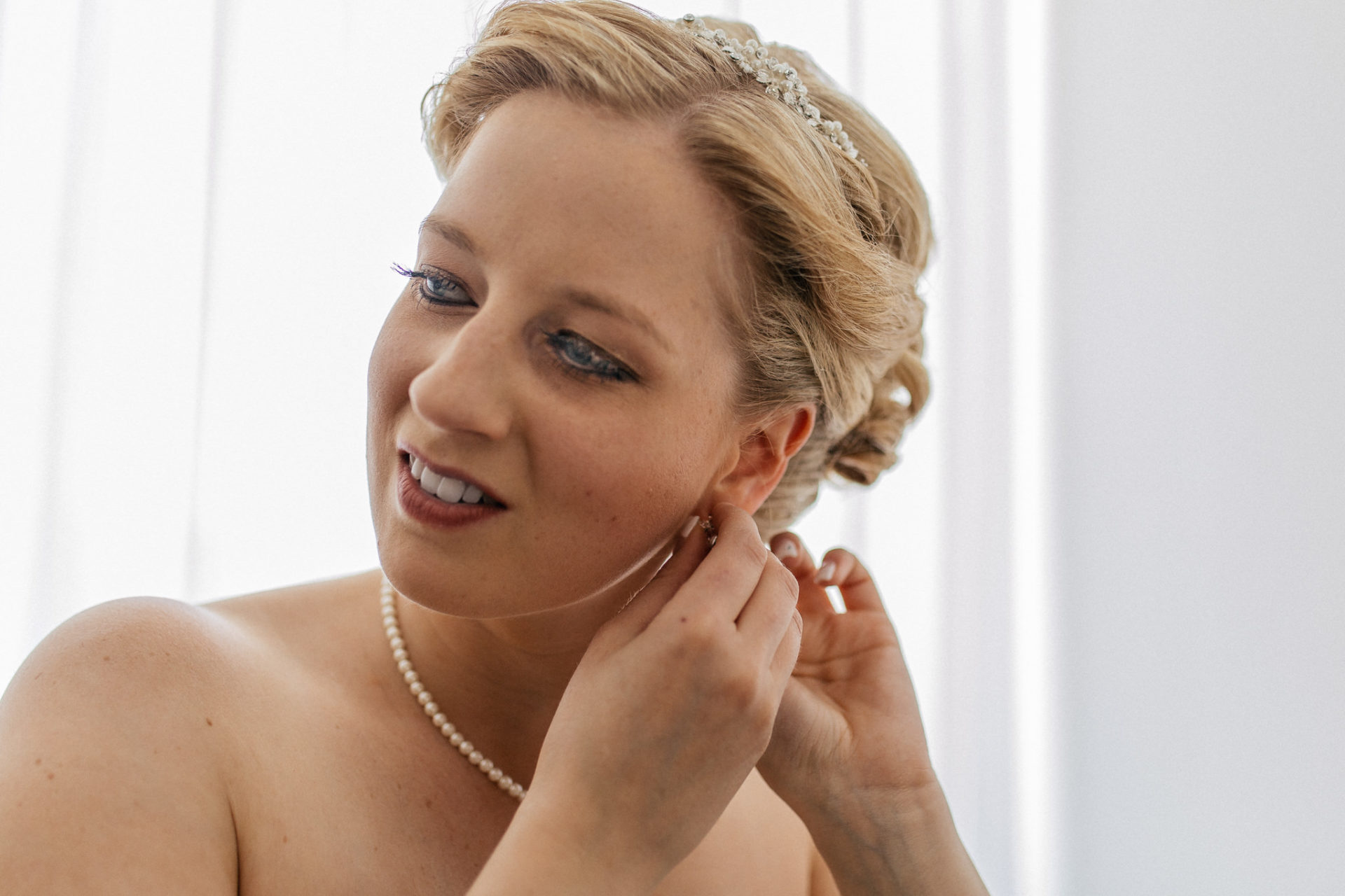 Hochzeitsfotograf Burg Stettenfels-heiraten Heilbronn-Schwarzwaldhochzeit-Burgen Württemberg-hochzeitsreportage-braut portrait-getting ready
