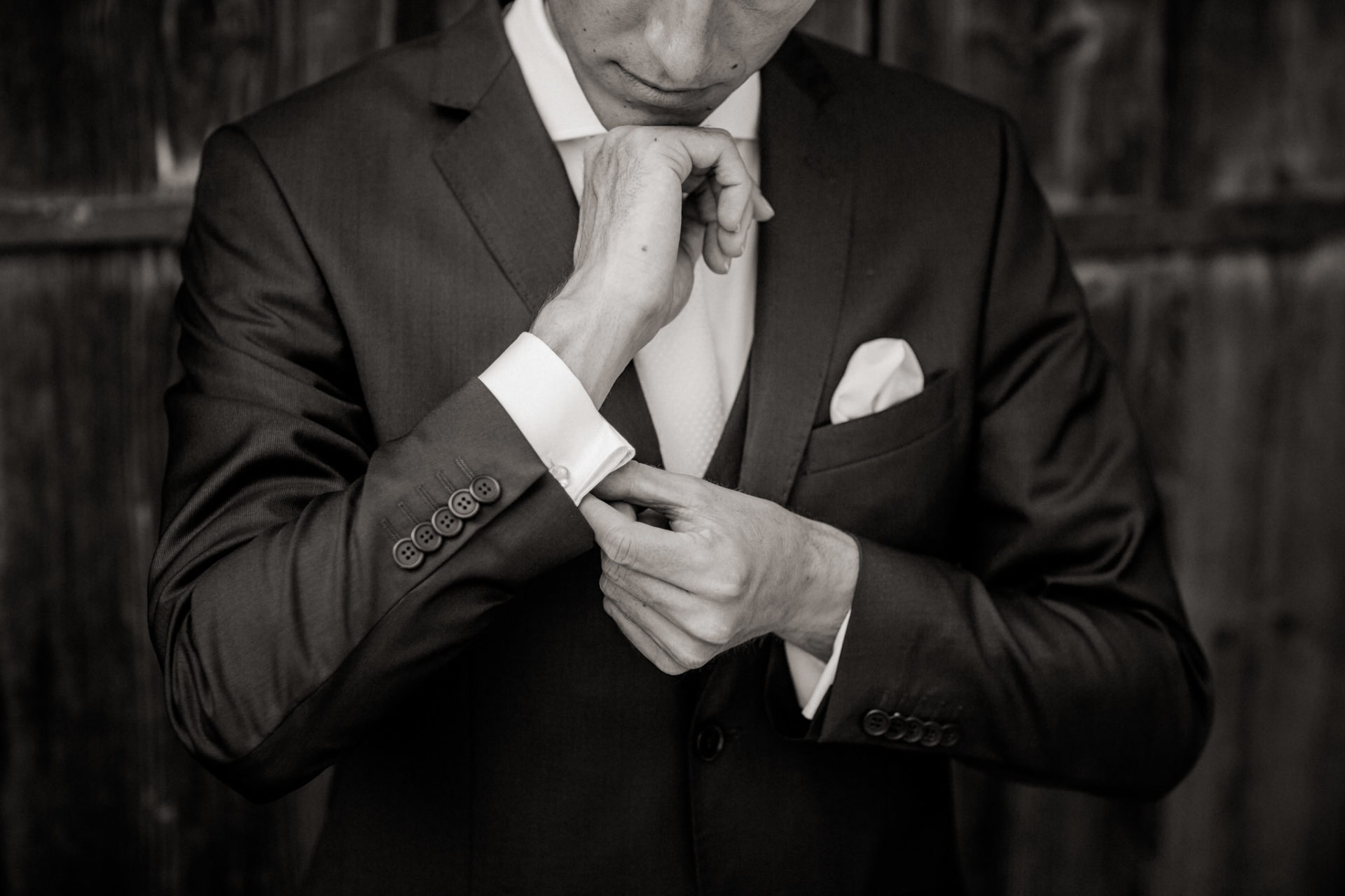 Hochzeitsfotograf Burg Stettenfels-heiraten Heilbronn-Schwarzwaldhochzeit-Burgen Württemberg-hochzeitsreportage-bräutigam portrait-getting ready